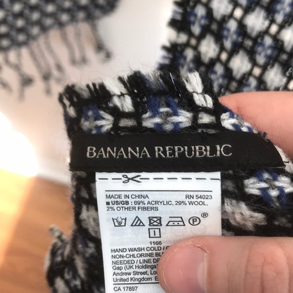 Banana Republic scarf - Picture 4 of 5